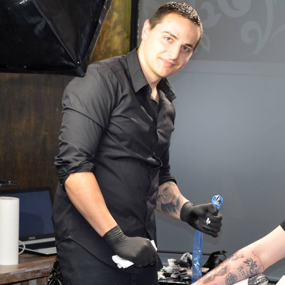 Snake Tattoo Studio - Tattoo umetnici